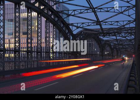 L'Hackerbruecke di Monaco alle prime ore del mattino Foto Stock