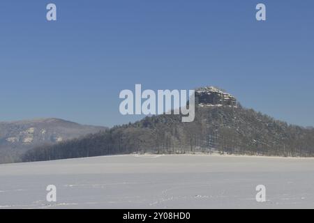 Vista di Kaiserkrone nella svizzera sassone in inverno. Kaiserkrone nella svizzera sassone in inverno Foto Stock