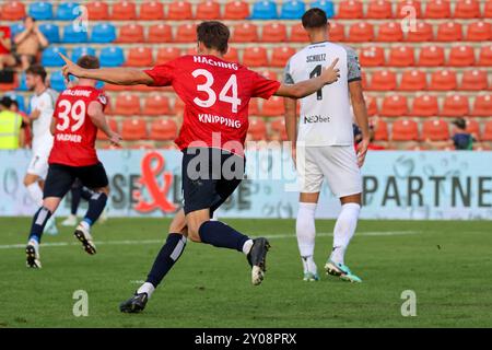 Jubel zum Tor zum 2:0 durch Tim Knipping (SpVgg Unterhaching, 34), SpVgg Unterhaching vs. Rot-Weiss Essen, Fussball, 3. Liga, 4. Spieltag, Saison 24/25, 01.09.2024, LE NORMATIVE DFL VIETANO QUALSIASI USO DI FOTOGRAFIE COME SEQUENZE DI IMMAGINI, foto: Eibner-Pressefoto/Jenni Maul Foto Stock