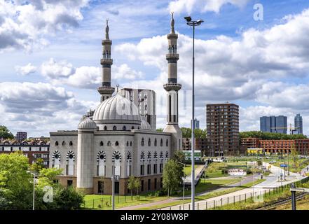 La moschea di Essalam, nel quartiere Feijenoord di Rotterdam, è il più grande luogo di culto islamico dei Paesi Bassi e dell'Europa occidentale Foto Stock