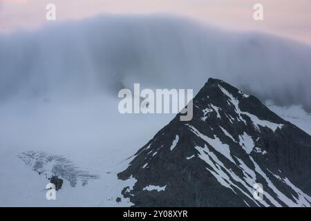 Nuvoloso Mood, Kebnekaisefjaell, Norrbotten, Lapponia, Svezia, luglio 2015, Europa Foto Stock