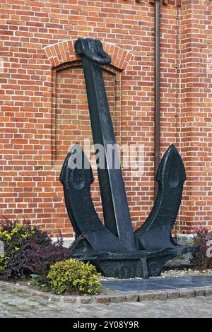 Grande annata nera metallica di ancoraggio della nave closeup Foto Stock