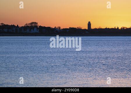 Tramonto sulla costa del Mar Baltico a Warnemuende Foto Stock