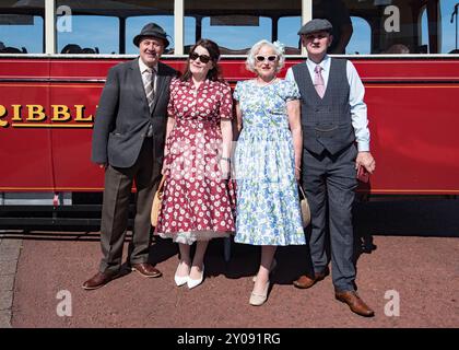 Entra nello spirito al popolare festival Vintage by the Sea 2024 di Morecambe. Foto Stock