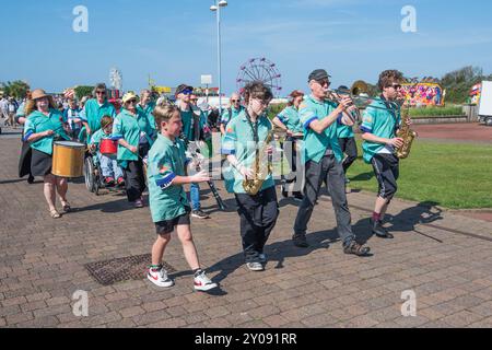 Band di strada al popolare festival Vintage by the Sea 2024 di Morecambe. Foto Stock