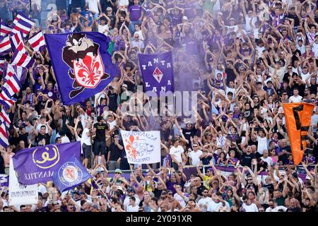 Firenze, Italia. 1 settembre 2024. Tifosi dell'ACF Fiorentina durante la partita di serie A Enilive tra l'ACF Fiorentina e l'AC Monza allo Stadio Artemio Franchi il 1 settembre 2024 a Firenze. Crediti: Giuseppe Maffia/Alamy Live News Foto Stock