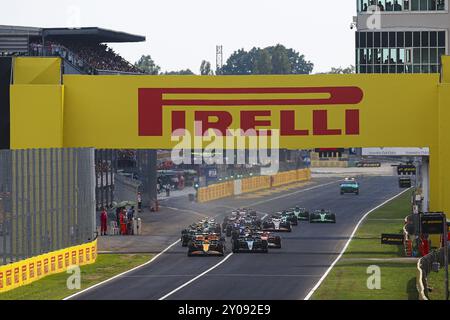 Partenza della gara, partenza, NORRIS Lando (gbr), McLaren F1 Team MCL38, ritratto durante la Formula 1 Pirelli Gran Premio dâItalia 2024, Gran Premio d'Italia 2024, 16° round del Campionato del mondo di Formula 1 2024 dal 30 agosto al 1° settembre 2024 sull'autodromo Nazionale Monza, a Monza, Italia Foto Stock