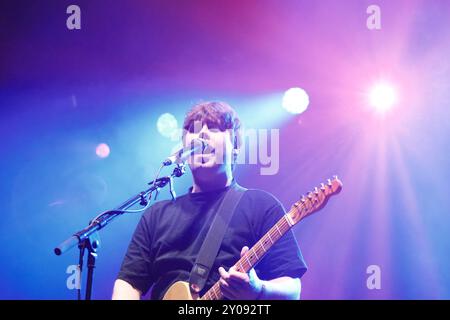 Jedburgh, Regno Unito. 1 settembre 2024. EdgeFest 2024, Festival musicale. Jake Bugg si esibisce sul palco all'EdgeFest 2024, Un nuovo festival musicale, negli Scottish Borders, che si tiene a Lilliardsedge, vicino a Jedburgh. Il secondo anno dell'evento, attirando grandi folle. Main Stage Line Up giorno due 13:00 - LATTE VERSATO 14:10 - SCOOTY E SKYHOOKS 15:25 - LUCY SPRAGGAN 16:45 - SCOUTING PER RAGAZZE 18:15 - JAKE BUGG 19:45 - CALLUM BEATTIE 21:15 - UB40 CON ALI CAMPBELL ( credito: Rob Gray/Alamy Live News Foto Stock