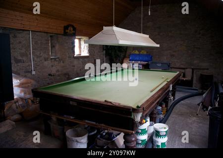 File foto dell'isola di Sanda fotografata nel 2012: L'isola privata di Sanda al largo della penisola di Kintyre ad Argyll è stata venduta secondo i rapporti l'isola comprende una taverna propria, sette case, un faro, un molo, uno scivolo, un eliporto e diverse spiagge sabbiose. L'isola si trova a 13 miglia via mare, a sud di Campbeltown e a soli 32 miglia da Ballycastle nell'Irlanda del Nord. Ha avuto diversi proprietari nella sua storia, tra cui, nel 1969, Jack Bruce, un membro del gruppo rock Cream. È stata resa famosa anche dalla hit natalizia del 1977 di Sir Paul McCartney e Wings Mull dei Kin Foto Stock