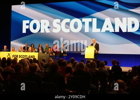 Edimburgo, Regno Unito 1 settembre 2024. John Swinney, primo ministro della Scozia e leader del partito politico SNP, tiene un discorso di raduno ai fedeli alla fine della Conferenza annuale del 2024 a Edimburgo. Credito: Brian Wilson/Alamy Live News Foto Stock