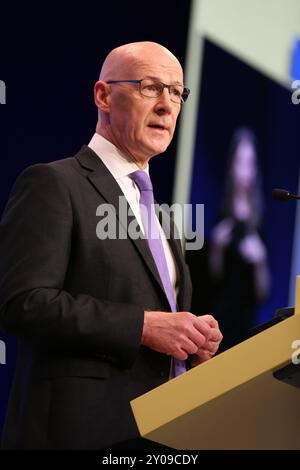 Edimburgo, Regno Unito 1 settembre 2024. John Swinney, primo ministro della Scozia e leader del partito politico SNP, tiene un discorso di raduno ai fedeli alla fine della Conferenza annuale del 2024 a Edimburgo. Credito: Brian Wilson/Alamy Live News Foto Stock