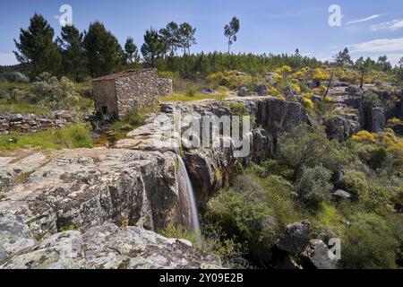 Splendido paesaggio delle cascate a Vila de Rei, Portogallo, Europa Foto Stock