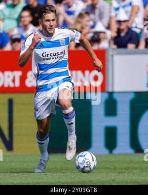 Zwolle, Paesi Bassi. 1 settembre 2024. ZWOLLE, PAESI BASSI - 1 SETTEMBRE: Damian Van Der Haar del PEC Zwolle corre con il pallone durante una partita olandese in Eredivisie tra PEC Zwolle e Heracles Almelo allo stadion di MAC³PARK il settembre 2024 a Zwolle, Paesi Bassi. (Foto di Raymond Smit/Orange Pictures) credito: Orange Pics BV/Alamy Live News Foto Stock