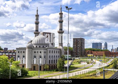 La moschea di Essalam, nel quartiere Feijenoord di Rotterdam, è il più grande luogo di culto islamico dei Paesi Bassi e dell'Europa occidentale Foto Stock