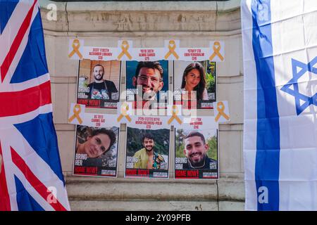 The Strand, Londra, Regno Unito. 1 settembre 2024. Il Bring Them Home Now mostra a una veglia la comunità ebraica e il loro alleato in memoria di sei ostaggi brutalmente uccisi da Hamas in prigionia. Crediti: Amanda Rose/Alamy Live News Foto Stock