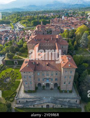 Veduta aerea del Castello Ducale di Aglie, Piemonte, Italia Foto Stock