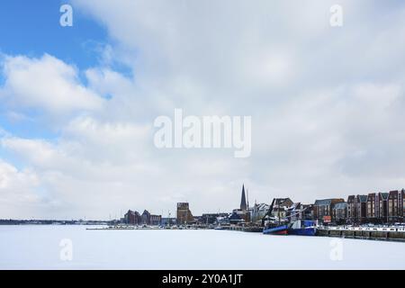 Inverno nel porto di Rostock Foto Stock