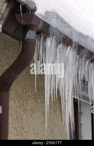 Eiszapfen am Haus, icicle in casa Foto Stock