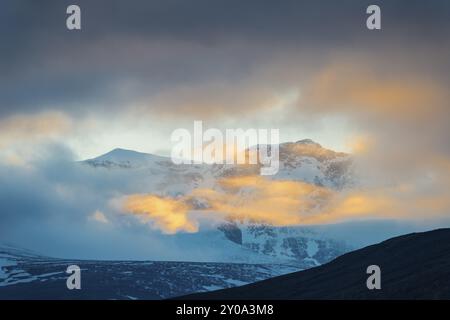 Vista della montagna più alta della Svezia, Kebnekaise, Kebnekaisefjaell, Norrbotten, Lapponia, Svezia, settembre 2012, Europa Foto Stock