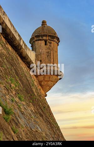 Antica e storica casa di guardia a Farol da barra nella città di Salvador, Bahia Foto Stock