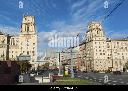 Mosca, Russia - 01 ottobre 2016. Famose case storiche numero 30 e 37a su un Leninsky Prospekt Foto Stock