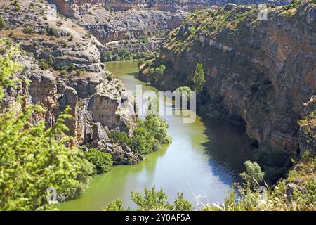 Canoe nella gola del fiume Duraton, Parco naturale Hoces del Rio Duraton, provincia di Segovia, Castiglia e León, Spagna, Europa Foto Stock