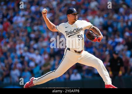 Minneapolis, Minnesota, Stati Uniti. 1 settembre 2024. Il lanciatore di rilievo dei Minnesota Twins JHOAN DURAN (59) durante una partita di baseball della MLB tra i Minnesota Twins e i Toronto Blue Jays al Target Field, i Twins vinsero 4-3. (Immagine di credito: © Steven Garcia/ZUMA Press Wire) SOLO PER USO EDITORIALE! Non per USO commerciale! Crediti: ZUMA Press, Inc./Alamy Live News Foto Stock