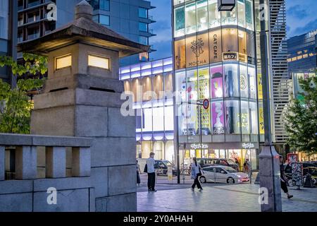 Jingu Bashi o Ponte del Santuario di Harajuku, Tokyo, Giappone Foto Stock