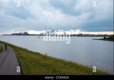 Copenhagen, Demark, 23 luglio 2024 - Vista sulla baia di Koge e una pista ciclabile Foto Stock