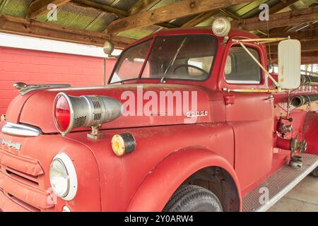 Motopompa Dodge d'epoca costruita da Peter Pirsch and Sons Co, Wisconsin, USA, 1948-1949. In mostra in città vicino all'edificio dei Vigili del fuoco! Foto Stock