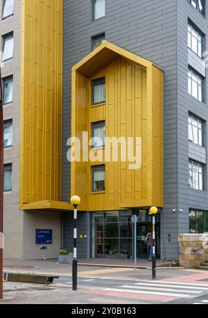 L'ingresso al blocco di appartamenti di Lampwick Quay, Old Mill Street, New Islington, Ancoats, Manchester, Inghilterra, Regno Unito Foto Stock