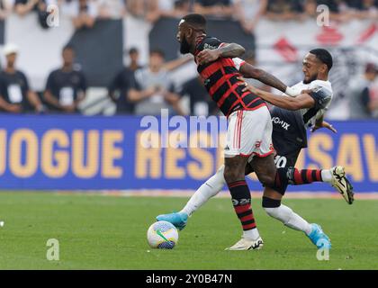 San Paolo, Brasile. 1 settembre 2024. Calcio - Campionato brasiliano - Corinthians x Flamengo - Stadio Neo Quimica Arena. Flamengo's e Corinthians' durante in azione il match Credit: Vilmar Bannach/Alamy Live News Foto Stock