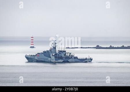 Auckland, nuova Zelanda, 2 settembre 2024. La HMS Tamar, una nave di pattuglia offshore classe Batch 2 della Royal Navy, parte dalla Royal New Zealand Navy base a Devonport, nuova Zelanda. Crediti: David Rowland/Alamy Live News Foto Stock