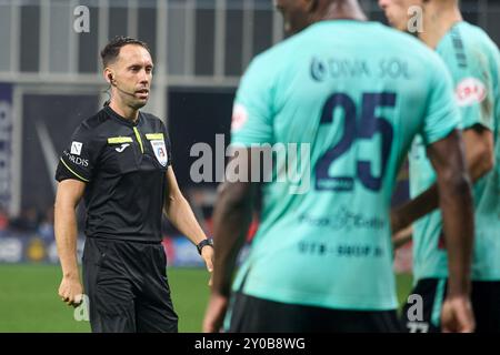 Bucarest, Romania. 1 settembre 2024: Arbitro George Gaman durante la partita di calcio tra FCSB e UTA Arad nell'ottavo turno della Superliga, la prima lega del campionato rumeno 2024-2025, allo stadio Arcul de Triumf, a Bucarest. Crediti: Lucian Alecu/Alamy Live News Foto Stock