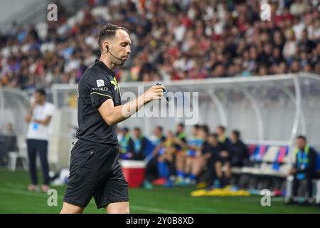 Bucarest, Romania. 1 settembre 2024: Arbitro George Gaman durante la partita di calcio tra FCSB e UTA Arad nell'ottavo turno della Superliga, la prima lega del campionato rumeno 2024-2025, allo stadio Arcul de Triumf, a Bucarest. Crediti: Lucian Alecu/Alamy Live News Foto Stock