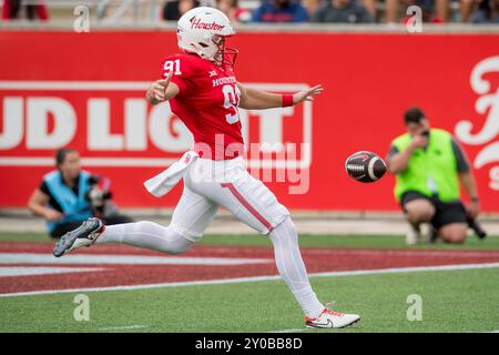 31 agosto 2024: Il punter degli Houston Cougars Liam Dougherty (91) punta la palla durante una partita tra gli UNLV Rebels e gli Houston Cougars a Houston, Texas. Trask Smith/CSM Foto Stock