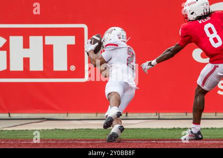 31 agosto 2024: Il wide receiver dell'UNLV Rebels Jacob De Jesus (21) riceve un passaggio in touchdown durante una partita tra la UNLV Rebels e gli Houston Cougars a Houston, Texas. Trask Smith/CSM Foto Stock