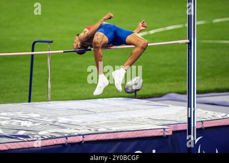 Roderick Townsend del Team United States vince l'oro nel salto in alto maschile T47 durante la Para Athletics delle Paralimpiadi di Parigi 2024, domenica, Septembe Foto Stock