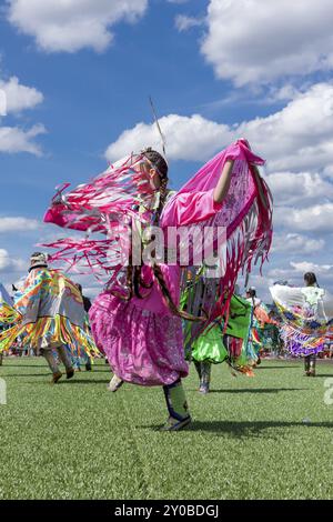 Coeur d'Alene, Idaho USA, 07-23-2016. Giovani ballerini partecipano al Julyamsh Powwow il 23 luglio 2016 presso la fiera della contea di Kootenai a Coeur d'' Foto Stock