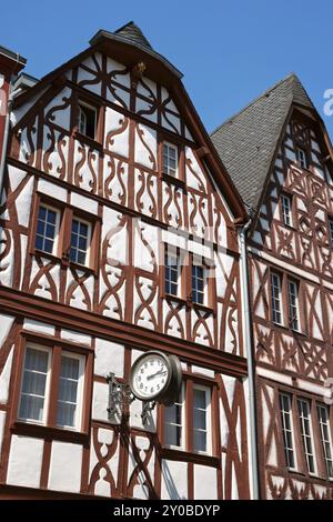 Case in legno nel centro storico di Treviri, la città più antica della Germania. Queste tipiche case medievali erano fatte di telai in legno (timbo Foto Stock