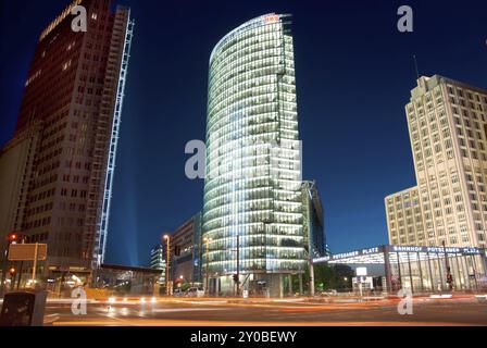 Potsdamer platz, berlino, 2010, con torre db e centro beisheim di notte Foto Stock