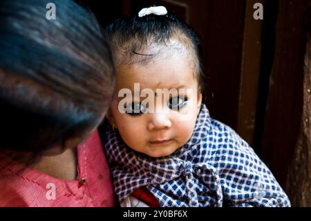 Ritratto di un giovane ragazzo nepalese preso la valle di Kathmandu, Nepal. Foto Stock