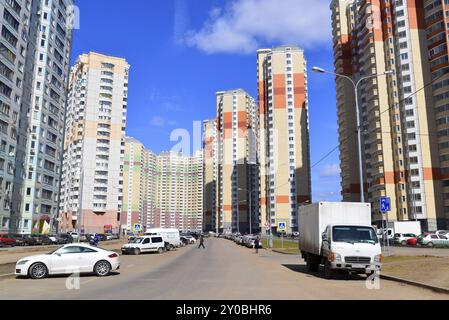 KRASNOGORSK, RUSSIA, 22 APRILE 2015: Krasnogorsk è la città e il centro del distretto di Krasnogorsky in un Oblast di Mosca situato sul fiume Moskva. Area del resid Foto Stock