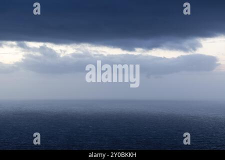 Tempesta, Mare di Barents, Soeroeya, Finnmark, Norvegia, febbraio 2019, Europa Foto Stock