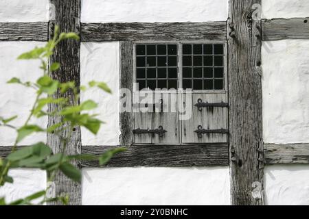 Telaio in legno con finestre in legno Foto Stock