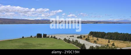 Lago Pukaki blu brillante. Lago dai colori unici in nuova Zelanda Foto Stock