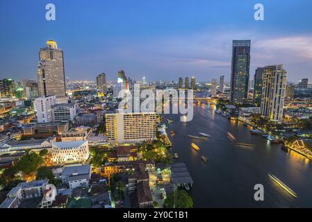 Skyline di Bangkok e fiume Chao Phraya, Thailandia, Asia Foto Stock