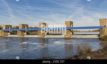 Ruhrwehr, ponte sul fiume Ruhr a Duisburg, Renania settentrionale-Vestfalia, Germania, Europa Foto Stock