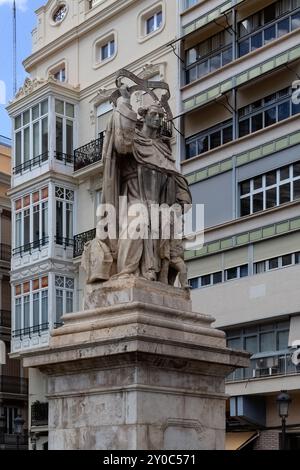 VALENCIA, SPAGNA - 17 MAGGIO 2024: Statua di San Vicent Ferrer a Placa de Tetuan Foto Stock