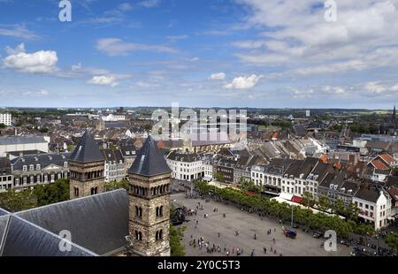 Vista sulla città di Maastricht nei Paesi Bassi dalla cima della torre Foto Stock